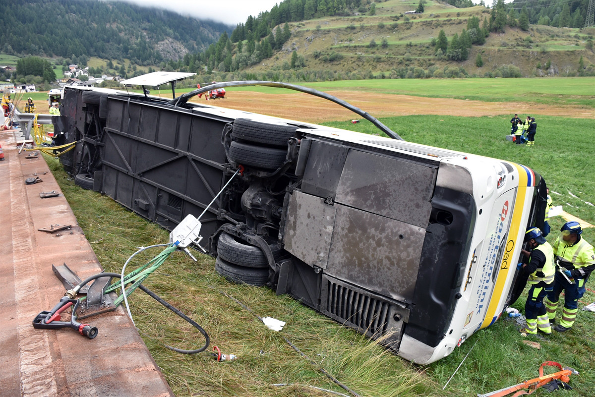 Accident mortel en Engadine: Le chauffeur du car néerlandais visé par une procédure pénale