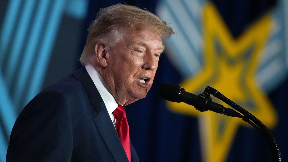 Did Trump say Republicans are 'dumbest group of voters' in 1998?