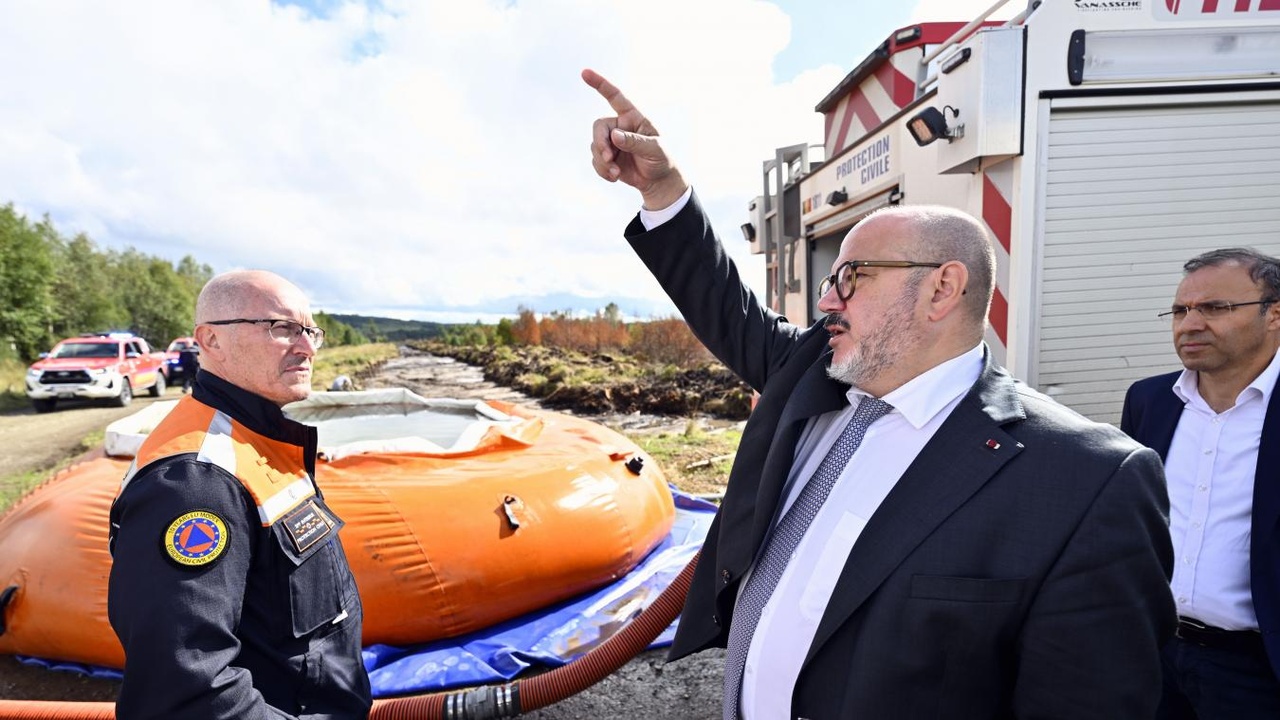 Bernard Quintin en visite dans les Hautes Fagnes, un mois après le début de l’incendie (photos et vidéo)