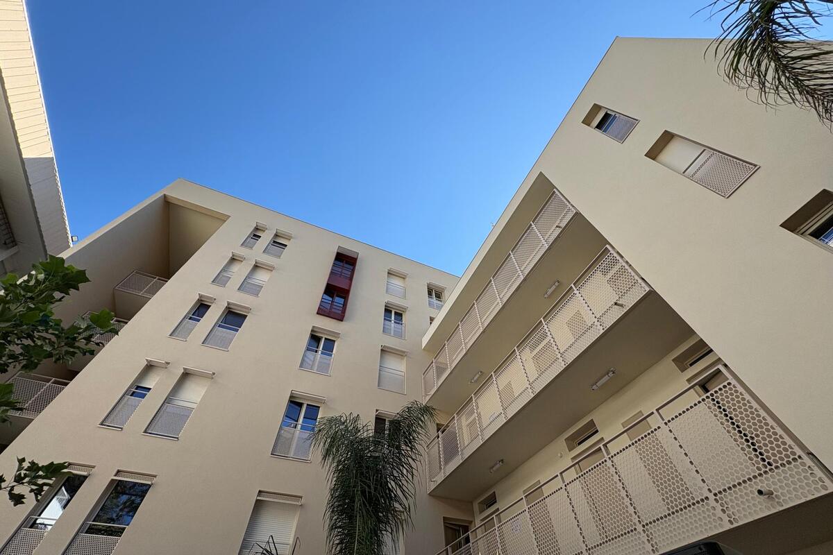 Logement étudiant à Nice : face à une pénurie de 1.500 lits, quelles solutions d’urgence pour loger les jeunes ?