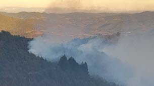 Ardèche. « Le feu est situé dans une zone très escarpée » : 30 hectares de brûlés, l'incendie toujours en cours