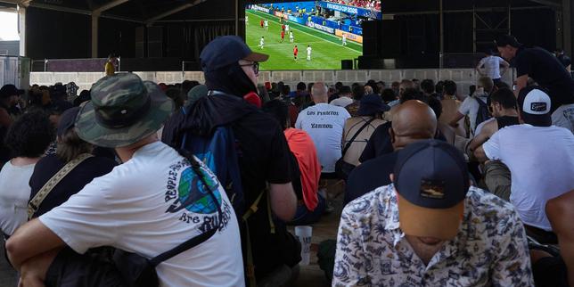 « Envoyez FOOT au 72 600 » : pourquoi les jeux à SMS surtaxés restent une manne pour les diffuseurs pendant la Coupe du monde