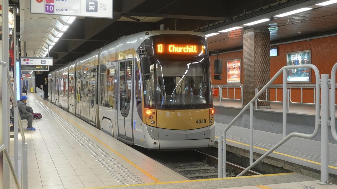 Mais que se passe-t-il ce matin dans le métro bruxellois ? Deux lignes à l’arrêt