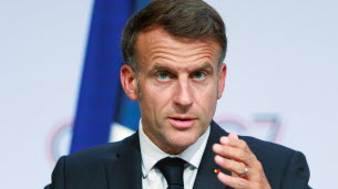 Service national. Dans le Vaucluse, le président de la République Emmanuel Macron au contact des jeunes appelés