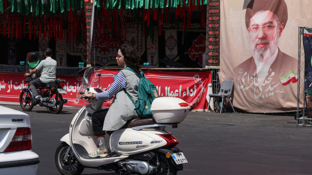 Iran: de plus en plus de femmes au volant de motos dans les villes, un changement sociétal majeur