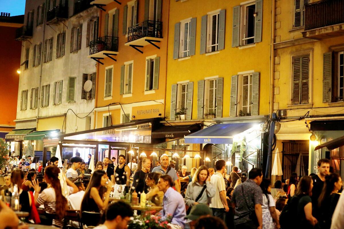 « De mai à septembre, c’est l’horreur » : la transformation de cette rue commerçante à Nice décryptée par celles et ceux qui y vivent toute l’année
