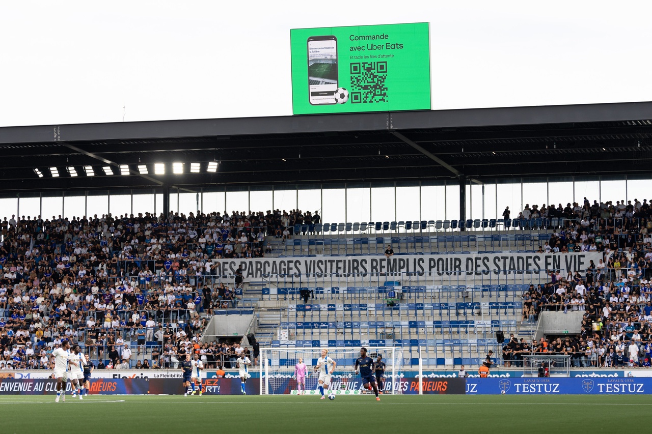 Dérapages en marge du derby: Les ultras du Lausanne-Sport traquent des nazillons aperçus dans leurs rangs