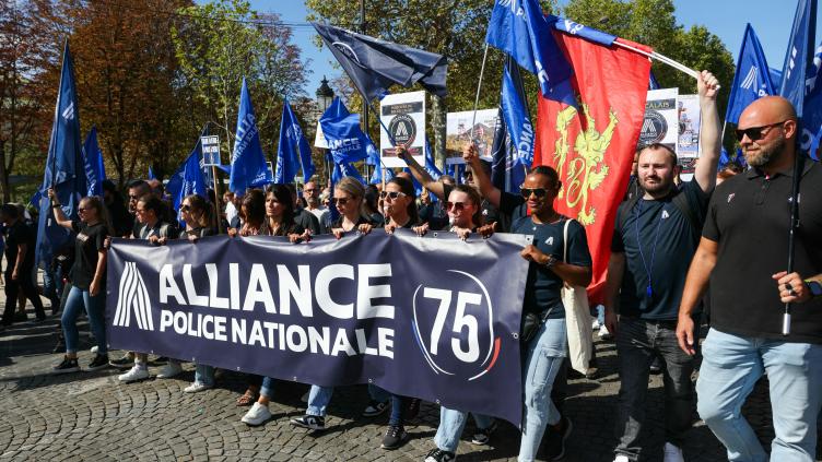 Salaires, conditions de travail, reconnaissance: les policiers d'Alliance manifestent à Paris