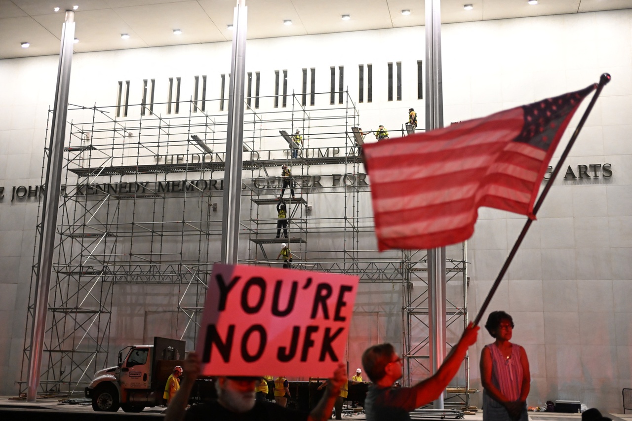 Décision judiciaire aux États-Unis: Le nom de Trump ne peut pas être réaffiché sur le Kennedy Center