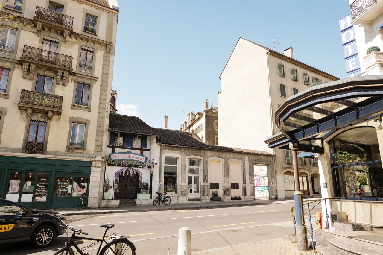 Social à Genève: Les inquiétudes liées au déménagement du Quai 9 rebondissent au parlement de la Ville