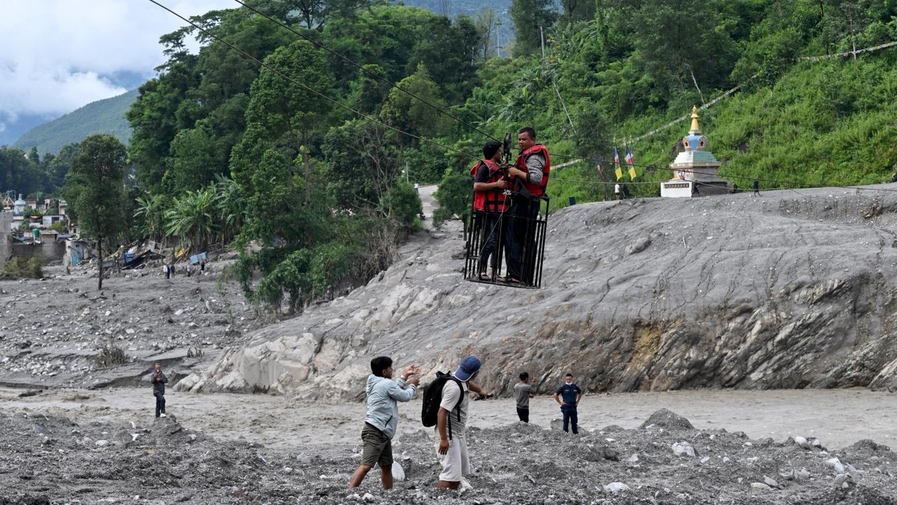 Une semaine après les inondations au Népal et au Tibet, le bilan s’alourdit encore : plus de 1.200 morts et près de 4.800 personnes toujours portées disparues