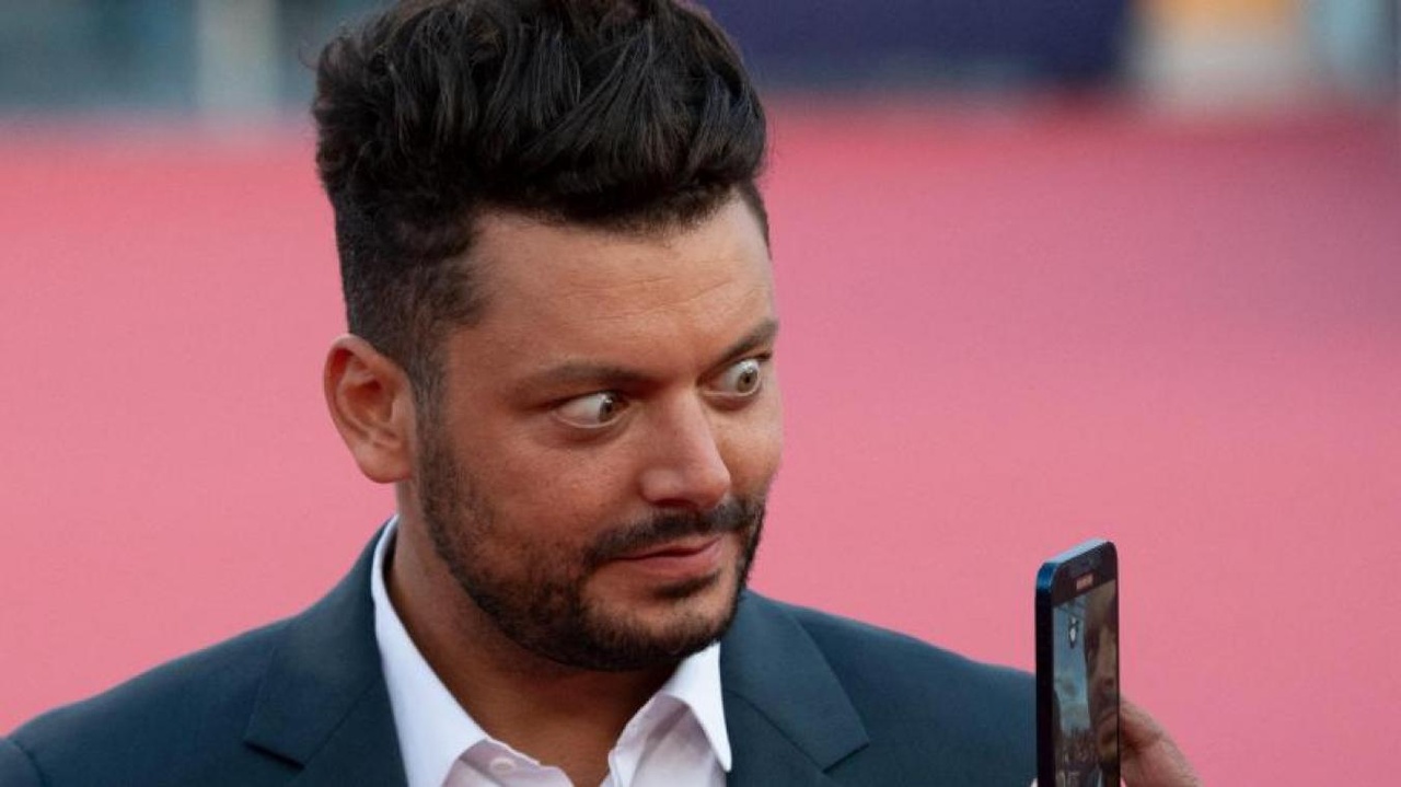 En pleine avant-première, une spectatrice prend la parole et détruit le nouveau film de Kev Adams créant un énorme malaise (vidéo)