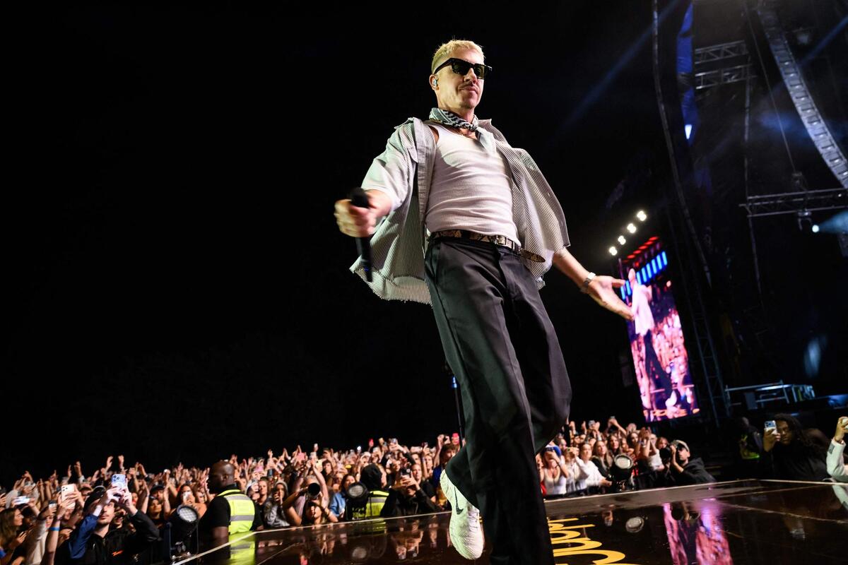 « L’argent ne donne pas le droit de monopoliser le débat » : plusieurs artistes quittent la tournée d’Ed Sheeran après l’éviction du rappeur Macklemore
