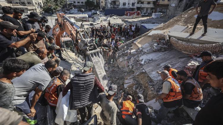 Gaza: 20 morts et des dizaines de disparus dans l'effondrement d'un immeuble