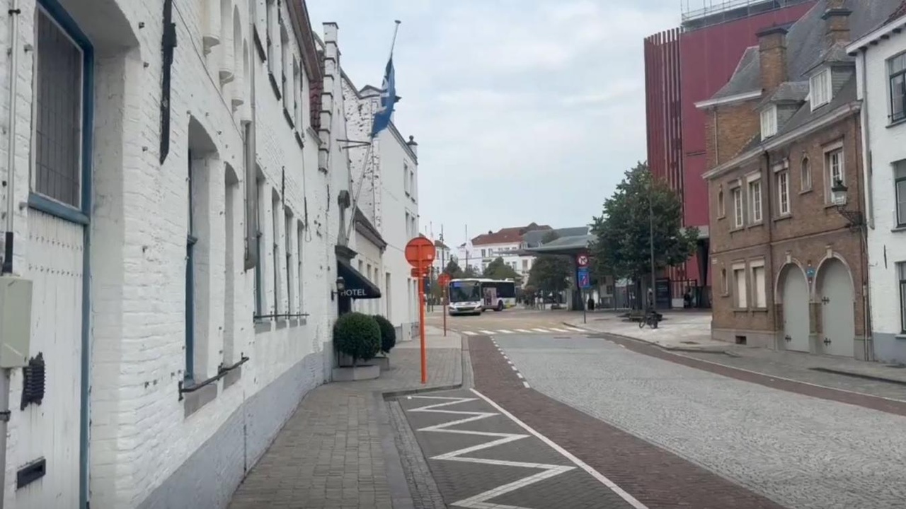 Un adolescent de 13 ans chute d’une fenêtre d’hôtel à Bruges : ses jours ne sont plus en danger, le parquet écarte tout acte malveillant