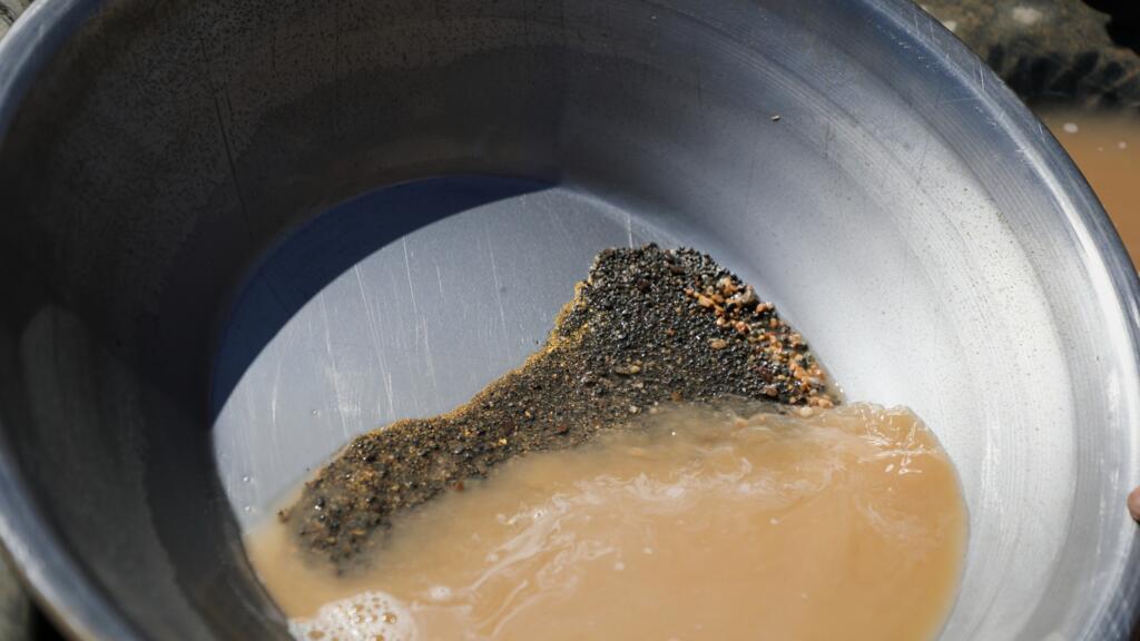 Soudan : l'effondrement d'une mine d'or artisanale fait plus de 82 victimes, selon les FSR