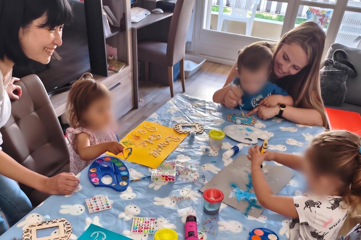 « Si vous apportez 25 vêtements, vous pouvez repartir avec 25 autres » : une jeune maman lance un Mom Troc pour échanger les vêtements des enfants à Menton