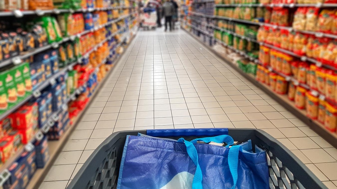 « Il est dur et de couleur noire » : de nombreux Belges en mangent sur le temps de midi, prudence si vous avez acheté ce produit chez Intermarché, « il peut causer des blessures »