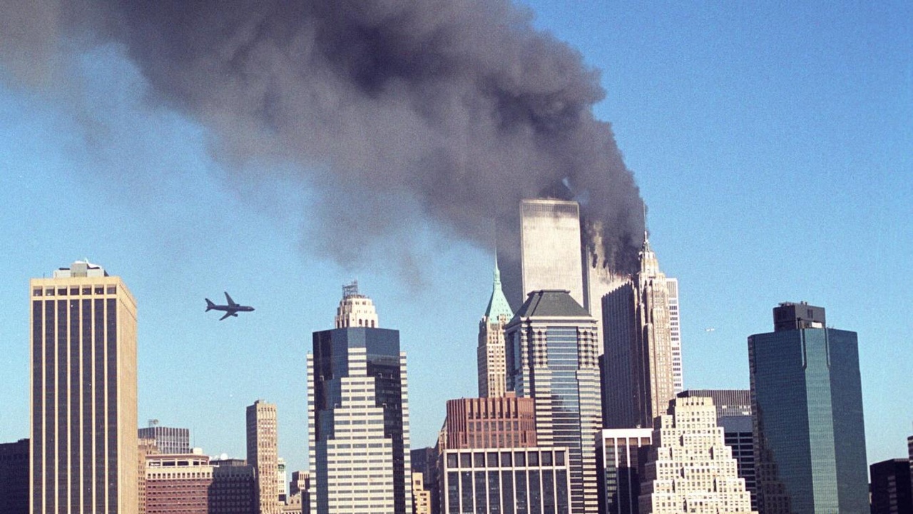 « Il a fallu que la direction de la RTBF intervienne pour qu’on les sorte... » : pourquoi RTL a pris l’antenne avec une longueur d’avance sur la RTBF lors des attentats du 11 septembre 2001 ?