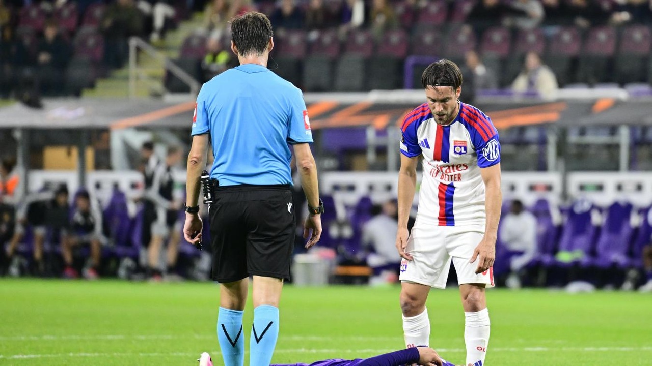 Le Lotto Park réclamait un penalty : cette intervention de Clinton Mata sur Cvetkovic qui va faire couler beaucoup d’encre (vidéo)