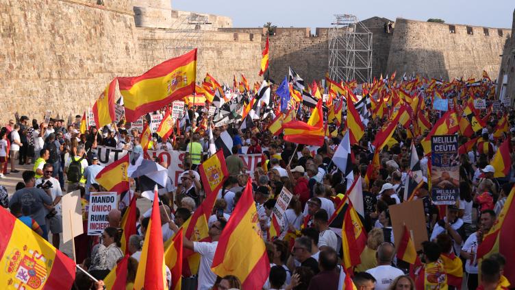 Crise migratoire à Ceuta: des dizaines de milliers de manifestants à travers l'Espagne réclament l'expulsion des migrants