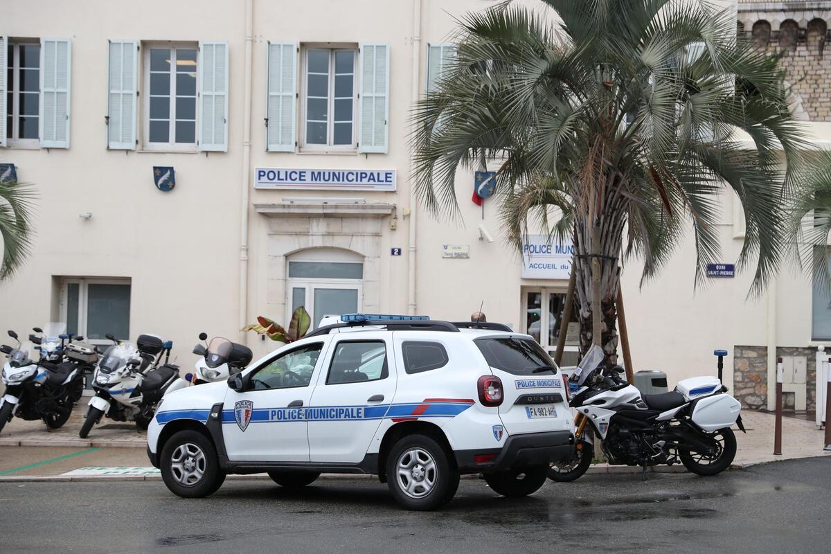 « Ils méritent que leur engagement soit reconnu et respecté » : après les coups de feu dans un quartier de Cannes, les syndicats défendent la présence des policiers municipaux sur le terrain