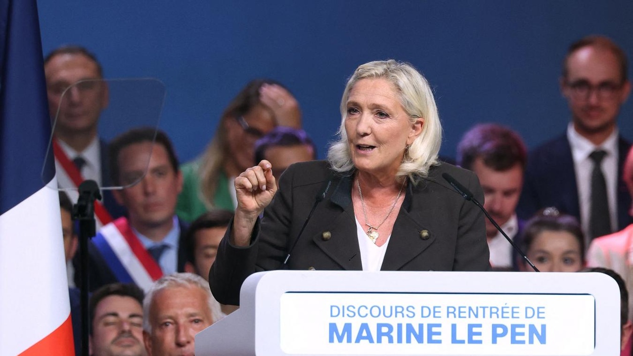 En cas de victoire, Marine Le Pen veut interdire le voile « de manière progressive » : « Nous le ferons si les Français nous en donnent mandat »