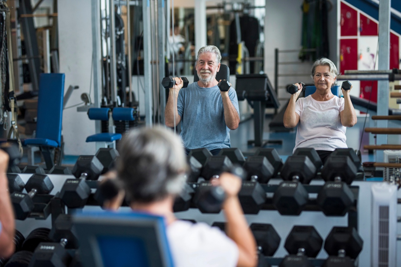 Vos muscles fondent: Le mal silencieux qui ronge vos muscles après 50 ans