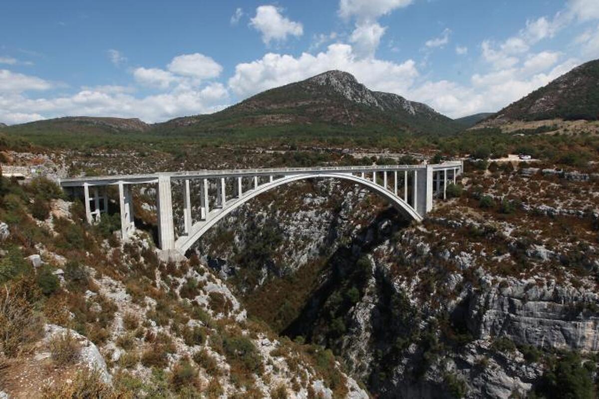 Le corps d’un homme retrouvé sous le pont de l’Artuby, dans le haut Var, a été hélitreuillé par la gendarmerie ce jeudi