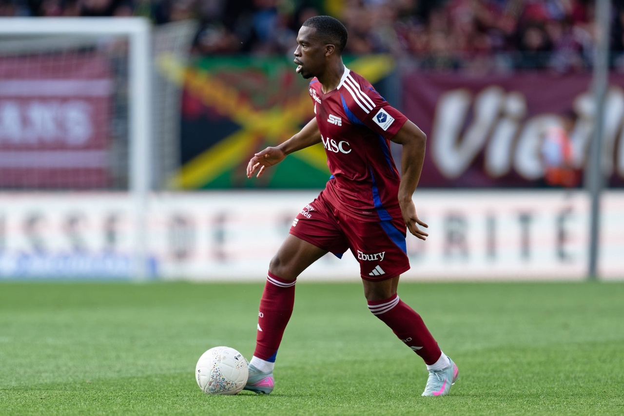 Retour de Dereck Kutesa: Les supporters de Servette jubilent, ceux de l’AEK Athènes font la grimace