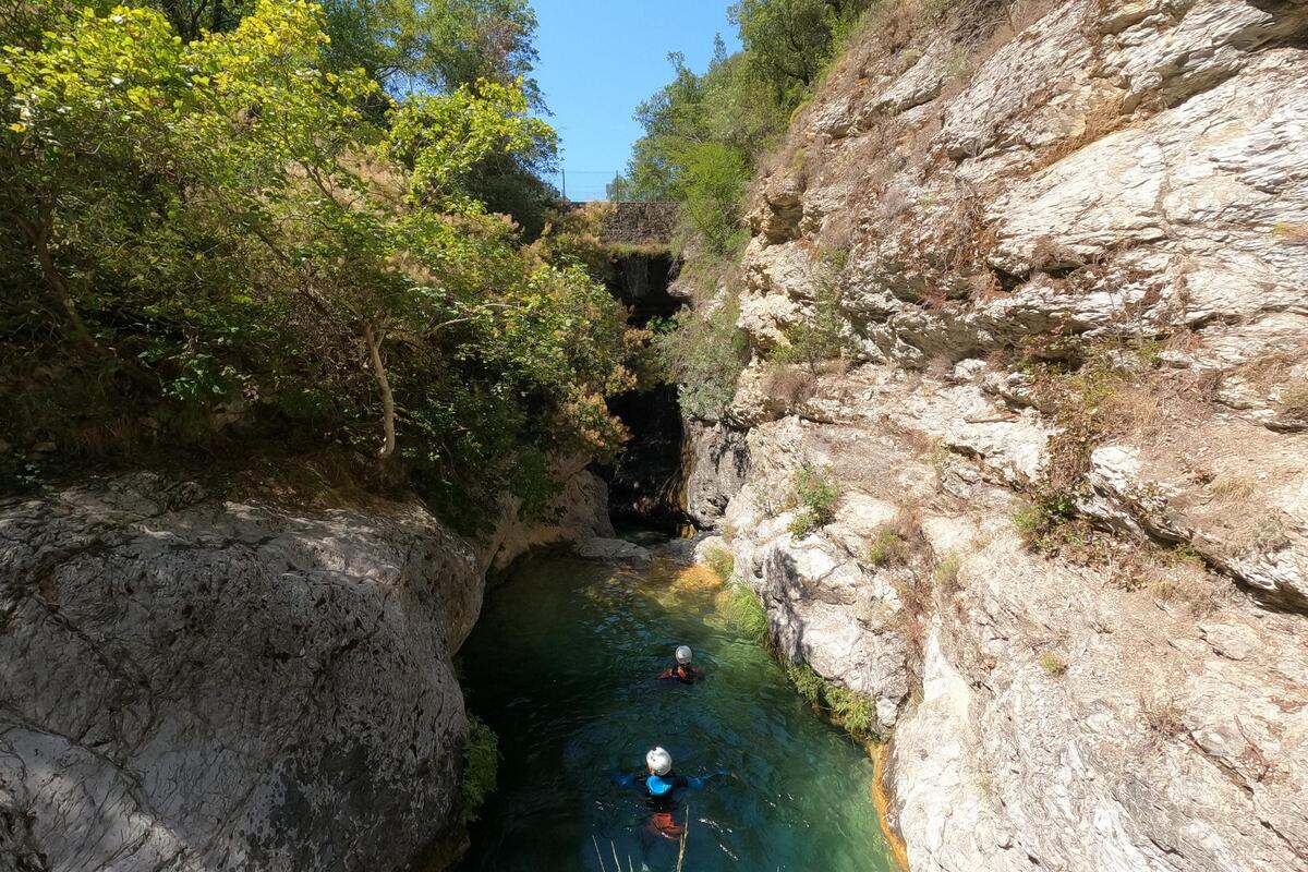 Vasques naturelles, coins fraîcheur, lieux de patrimoine ombragés, balades… le haut pays mentonnais tire son épingle du jeu cet été grâce à la canicule