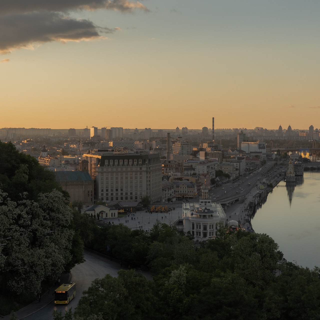 Rival Ukrainian Intelligence Units Open Fire Against Each Other in Kyiv