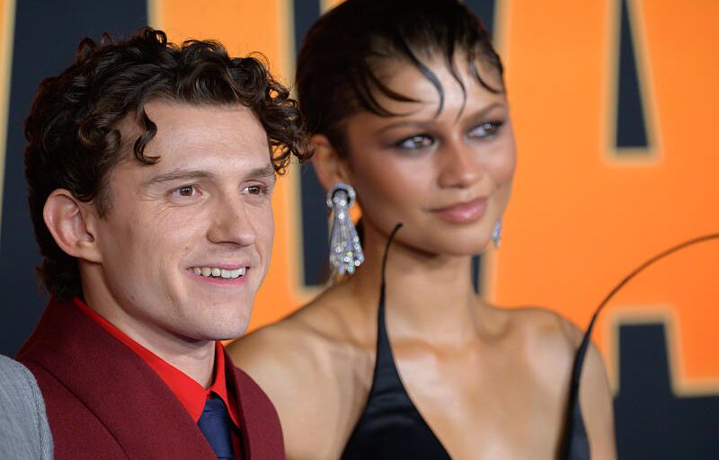 Le contrat de mariage de Zendaya et Tom Holland leur interdit d’embrasser d’autres acteurs ou actrices ? C’est une infox