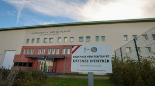 Valence. Une vidéo publiée sur les réseaux sociaux montre un détenu mis à nu et lynché dans la cour de promenade de la prison