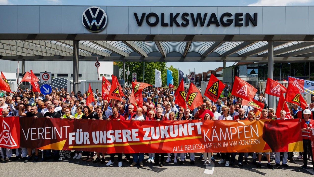 Énorme coup de massue chez Volkswagen : le conseil de surveillance approuve le plan de restructuration, 50.000 postes supprimés !