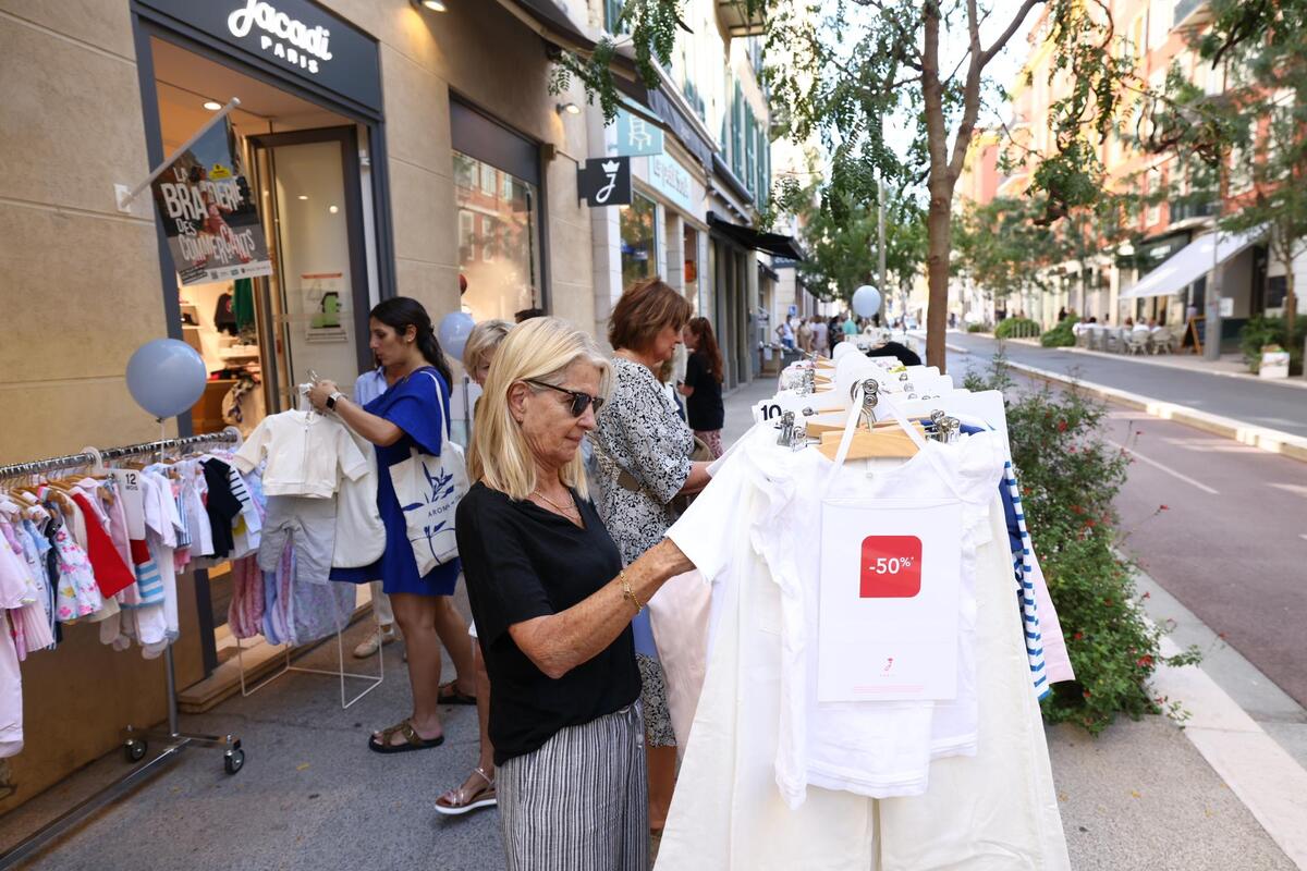 Bonnes affaires à gogo pour la braderie du centre-ville de Nice jusqu’à ce samedi