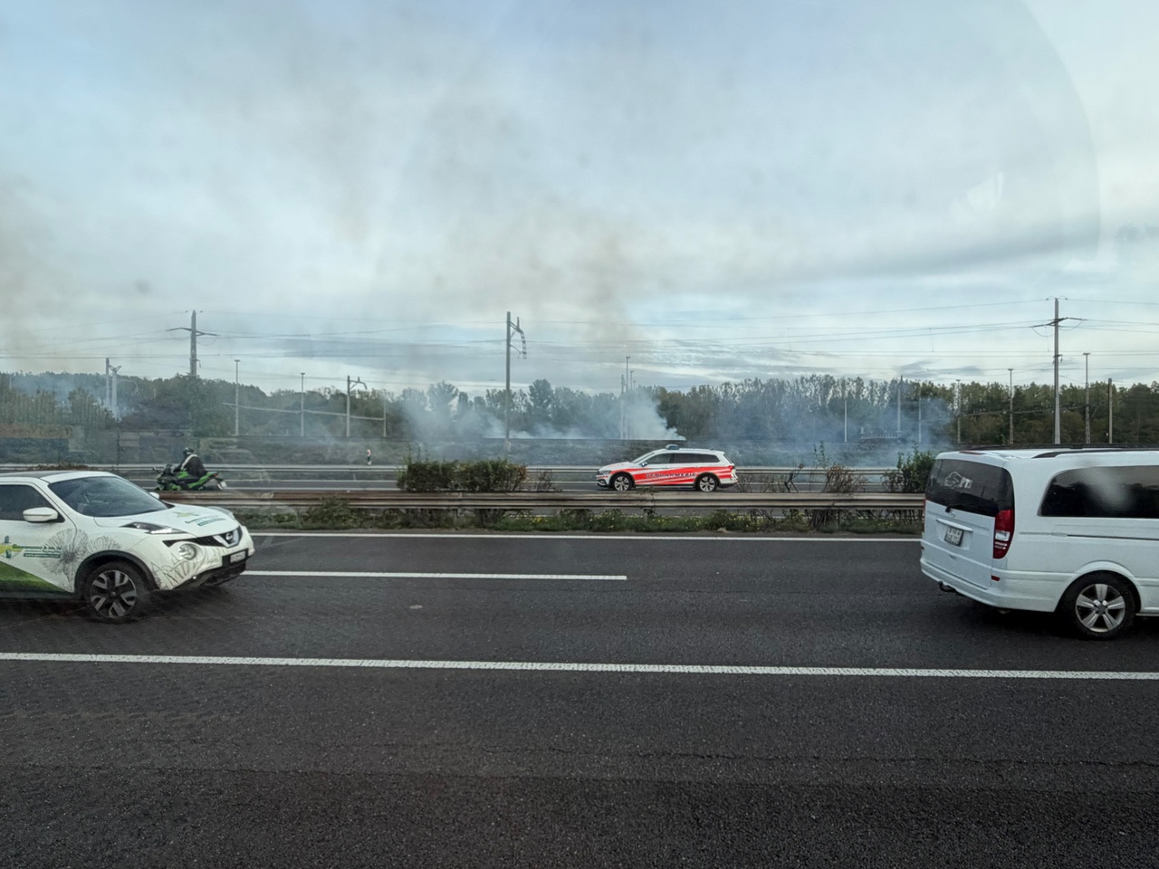 Panne entre Lausanne et Genève: «Une ligne à haute tension est tombée, les pompiers sont sur place»
