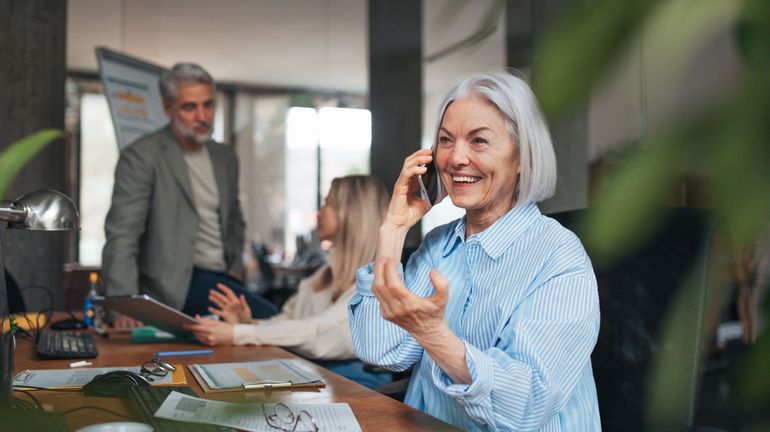 Plus de personnes travaillent au-delà de l'âge légal de la retraite, incitées par le bonus pension