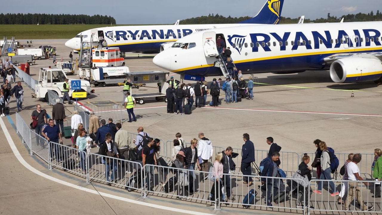 Horreur dans un vol Ryanair : « Il glissait sa main sous le tee-shirt de la jeune femme pour lui caresser la poitrine », un homme arrêté