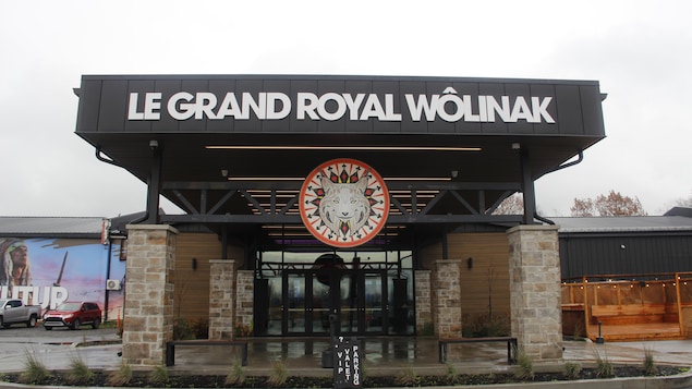 Un homme que la police lie à la mafia détient les guichets du casino de Wôlinak