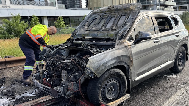 Sa voiture explose sur l’autoroute après une visite chez le concessionnaire