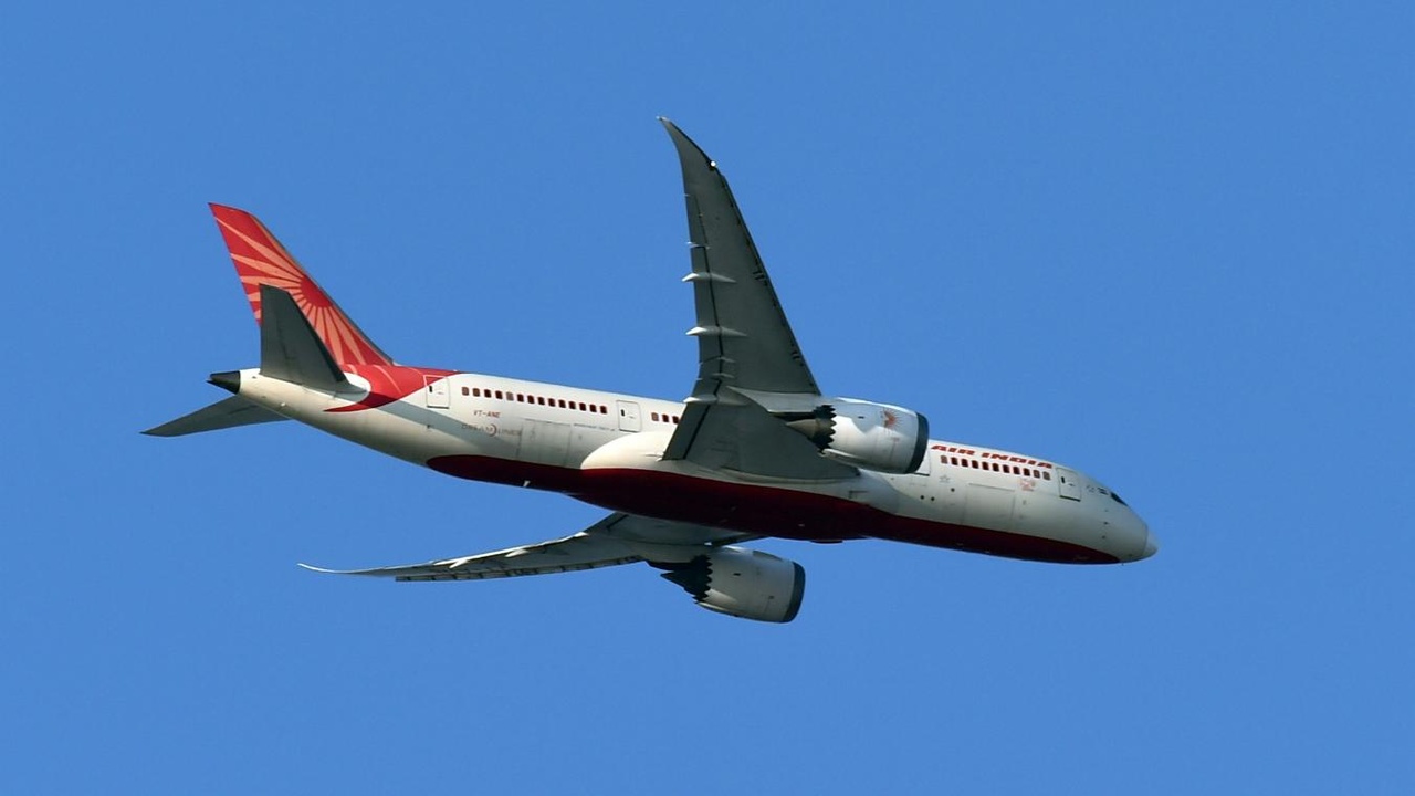 24 blessés sur un vol Air India après un brusque changement d’altitude : une anomalie technique, mais pas seulement, le pilote n’avait pas tout dit…