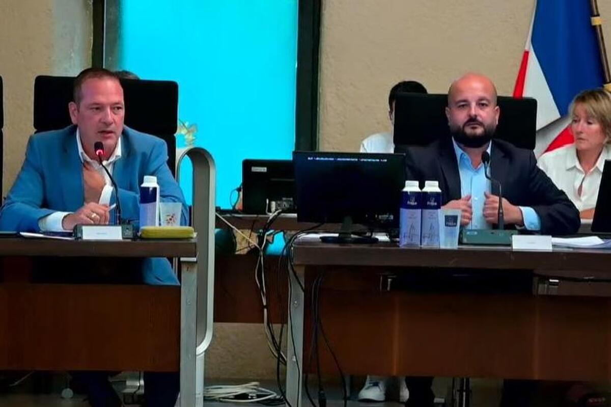 À Fréjus, une rentrée municipale sous haute tension : majorité et opposition se répondent coup pour coup