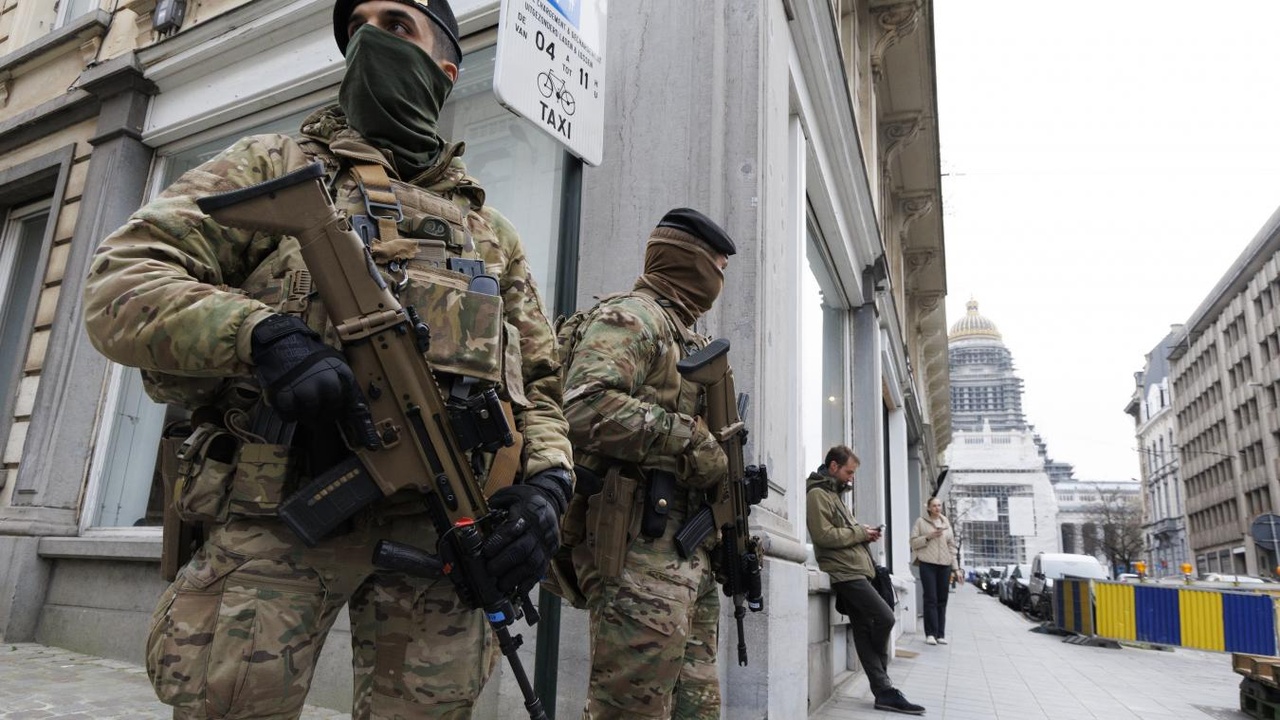 Les militaires déployés en rue pour six mois de plus : les ministres Quintin et Francken viennent de l’annoncer !