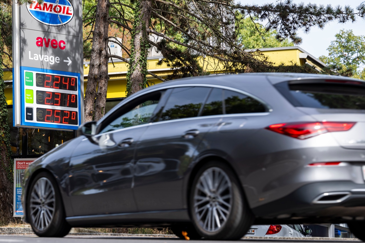 Prix des carburants: Le diesel atteint un record historique à 2 fr. 41 le litre en Suisse