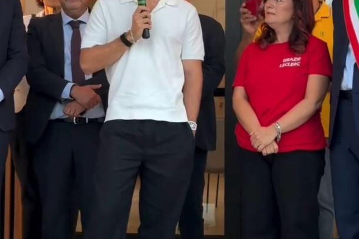 En généreux donateur, Charles Leclerc a assisté à l’inauguration d’un centre touché par des inondations en Italie