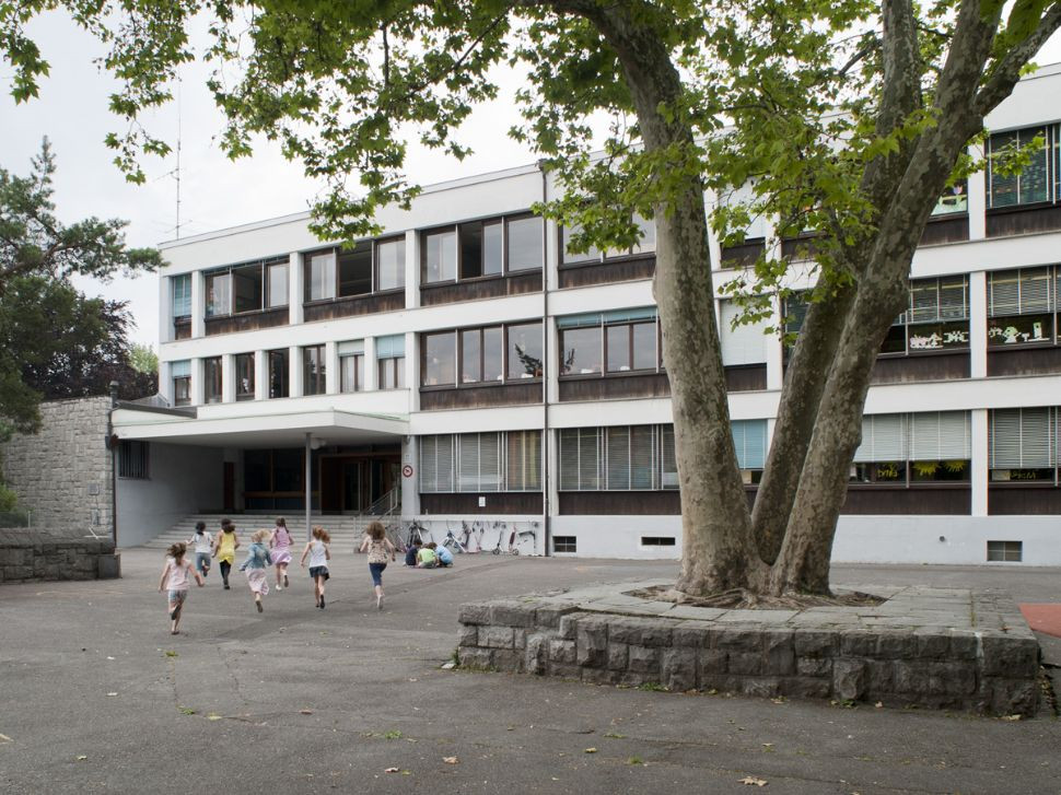 Incident à Lausanne: Une odeur suspecte cause l’évacuation d’un collège lausannois