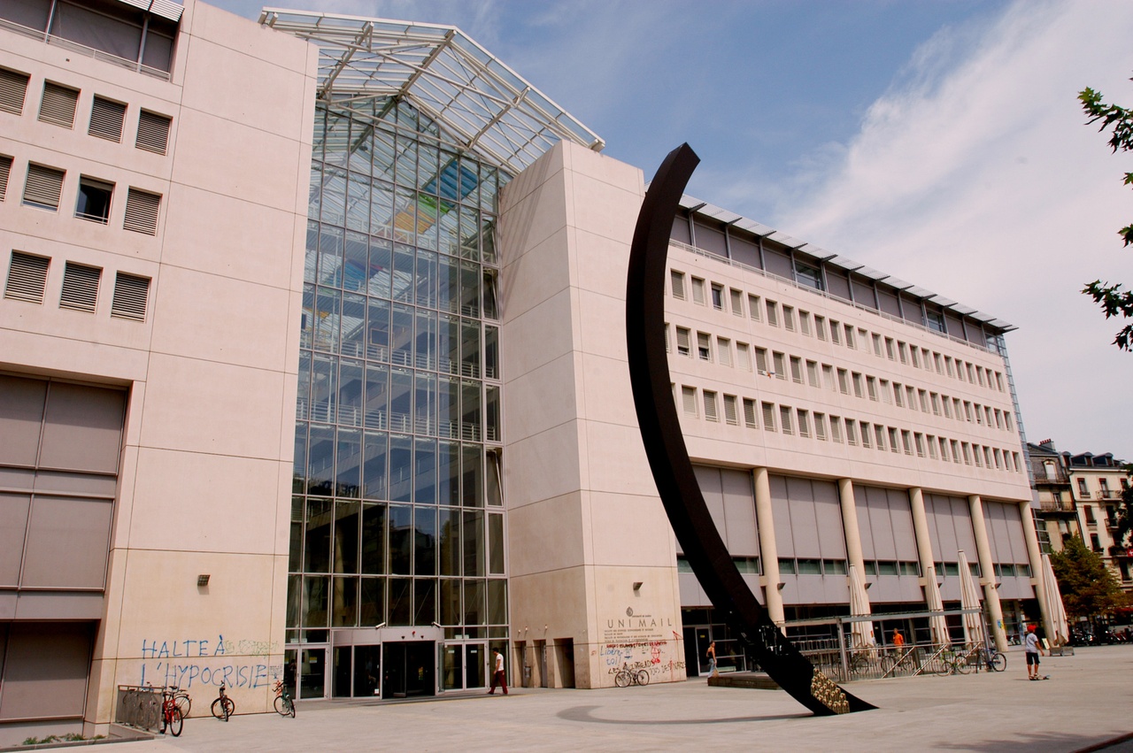 Université de Genève: Secrétariat des étudiants en droit fermé avant la rentrée: le «flou»
