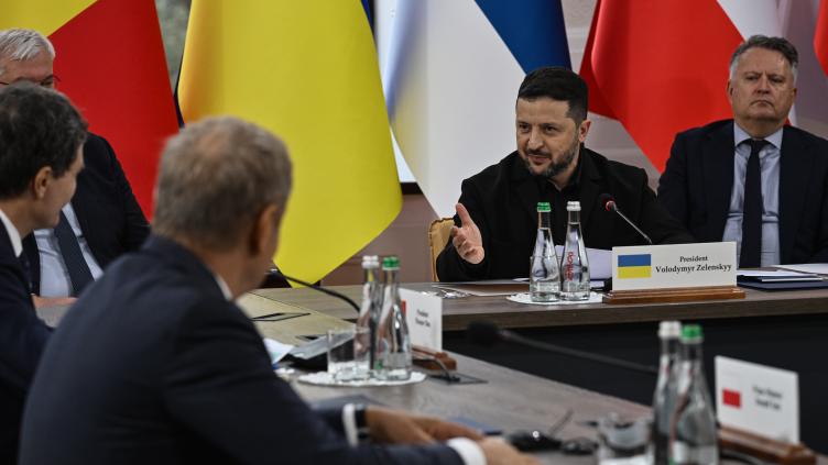 Zelensky inaugure en Ukraine le premier sommet des pays des Carpates
