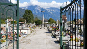 Haute-Savoie. Triple infanticide de Taninges : les inscriptions sur les tombes sont au cœur d’un nouveau drame